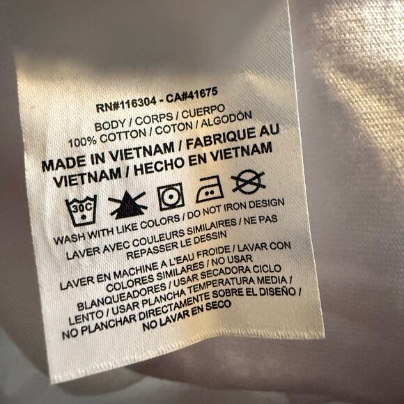 Converse Spray Paint Skull Graphic Boxy Cropped Tee, Women's Size Large, NWOT - Picture 6 of 9